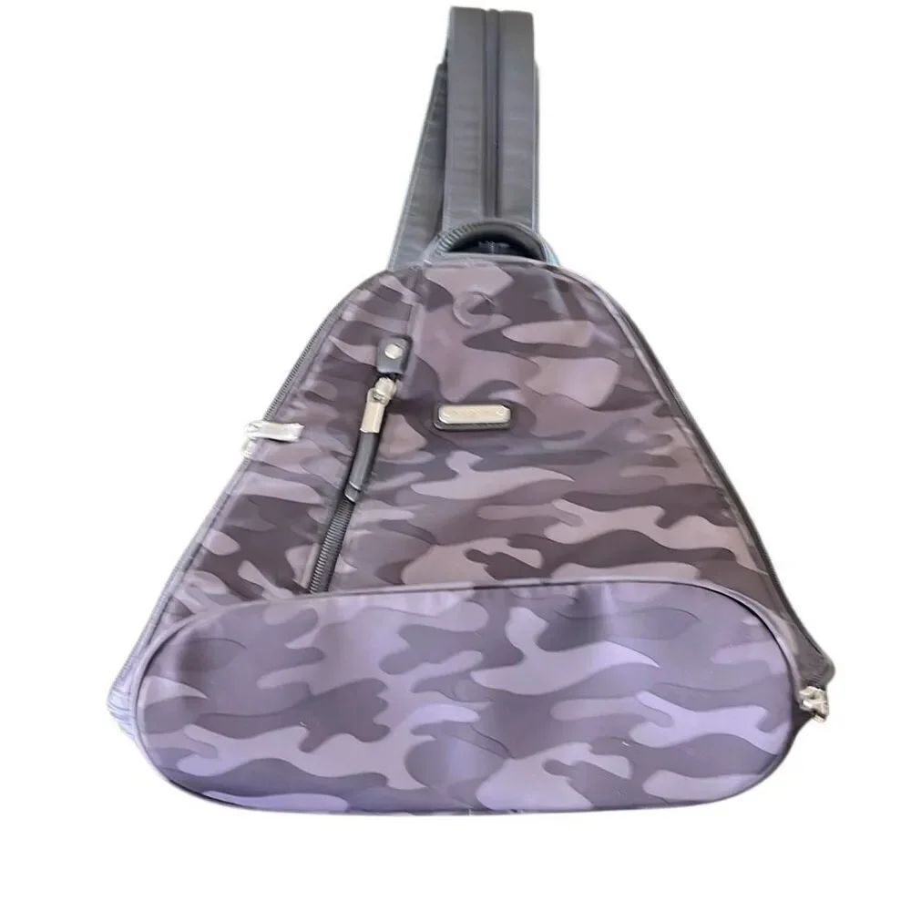Baggallini gray camouflage zip bag in excellent condition